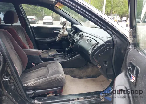 2000 Honda Accord 2.3 Lx z USA, uszkodzony, nr VIN 1HGCG6650YA134934